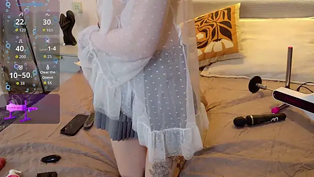 Nicolle moors online show from 06-18-26, 04:12