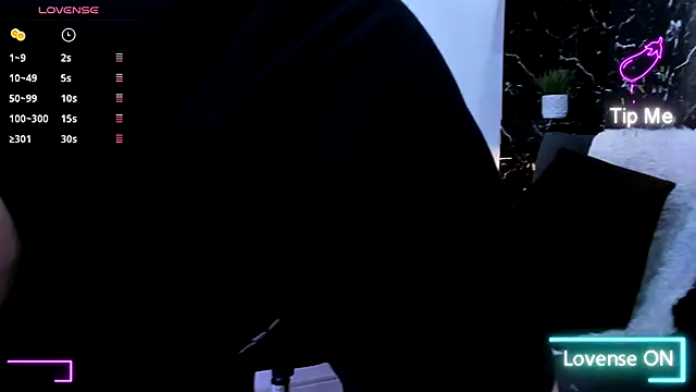 Snapshot of Juna_mejia01 chatting on 10-31-25, 01:30 Juna mejia01 online show from 10-31-25, 01:30