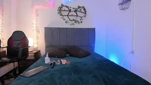 Lucerop  online show from 02-24-26, 03:40