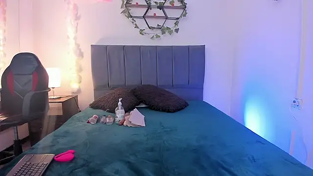 Lucerop  online show from 03-05-26, 03:47