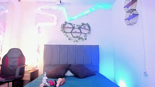 Lucerop  online show from 02-15-26, 03:40