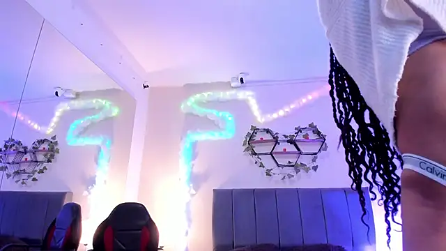 Lucerop  online show from 04-12-26, 03:32