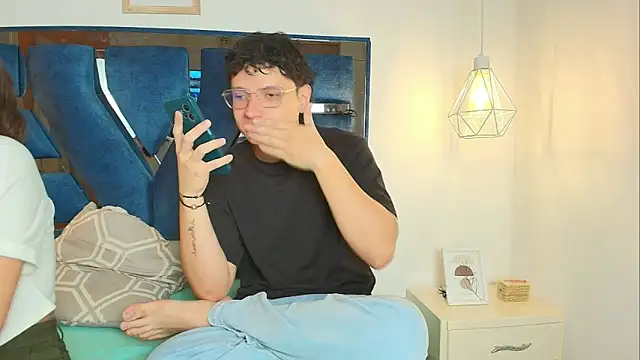 Zoe And Dylan  online show from 02-25-26, 12:38