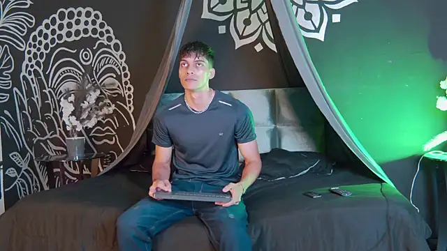 AlessioVitale online show from 11-08-25, 12:20