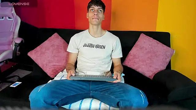 AlessioVitale online show from 12-02-25, 12:07