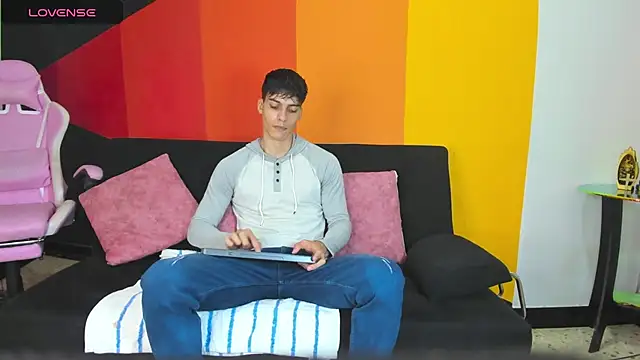 AlessioVitale online show from 12-01-25, 12:17