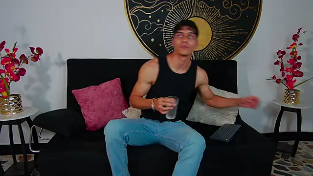 AlessioVitale online show from 02-12-26, 07:46