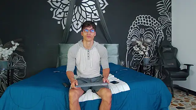 AlessioVitale online show from 01-06-26, 12:09