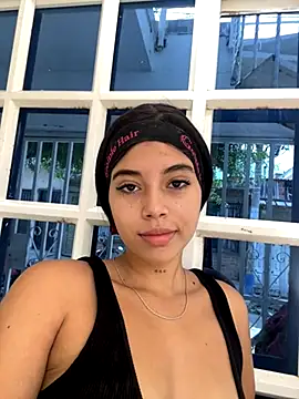 Snapshot of kathamuller_1 chatting on 11-11-25, 06:47 kathamuller 1 online show from 11-11-25, 06:47