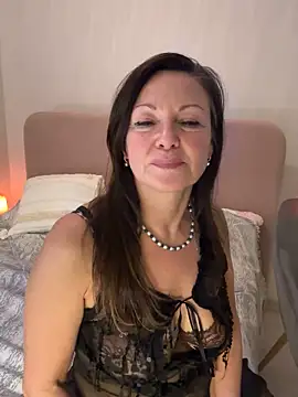 HotLdyllic online show from 11-24-25, 09:37