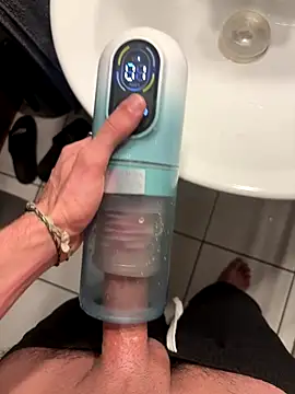 Snapshot of LeBestre chatting on 10-30-25, 08:17 LeBestre online show from 10-30-25, 08:17