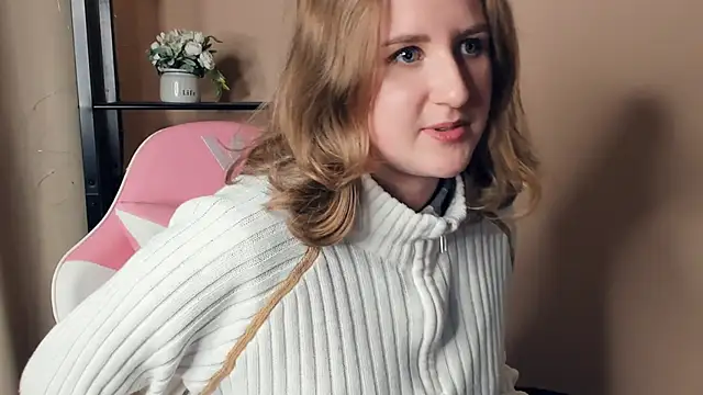 Snapshot of JeniceNagg chatting on 10-31-25, 03:19 JeniceNagg online show from 10-31-25, 03:19