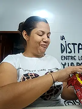 Samaraa Lee online show from 12-18-25, 10:52