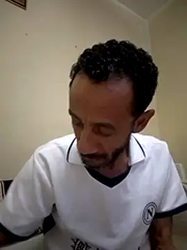 Snapshot of walide100000 chatting on 04-10-26, 05:42 walide100000 online show from 04-10-26, 05:42