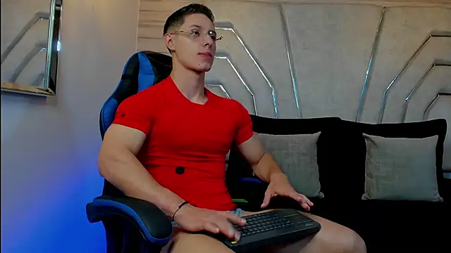 MAXTHOMSON online show from 02-06-26, 01:34