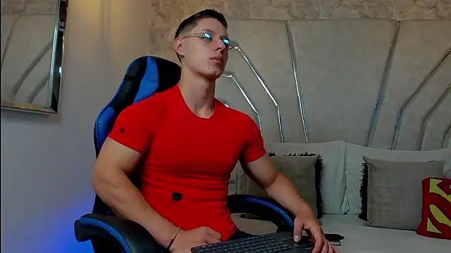 MAXTHOMSON online show from 03-17-26, 04:15