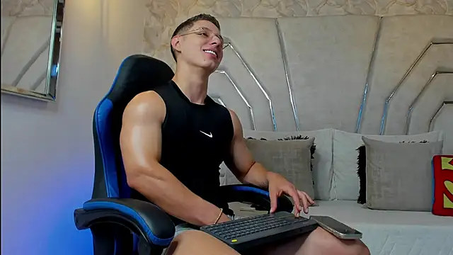 MAXTHOMSON online show from 03-28-26, 01:28