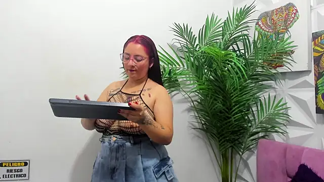 Anggie Miller online show from 12-17-25, 11:15