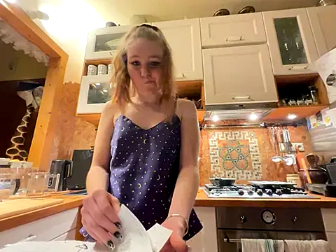 Snapshot of litttlegirl chatting on 10-30-25, 11:23 litttlegirl online show from 10-30-25, 11:23