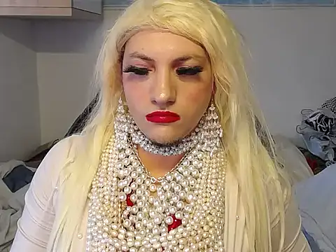 VanesaCrossic online show from 12-18-25, 08:30