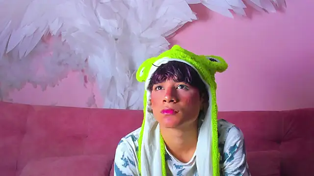 Leo Glow online show from 02-06-26, 01:18