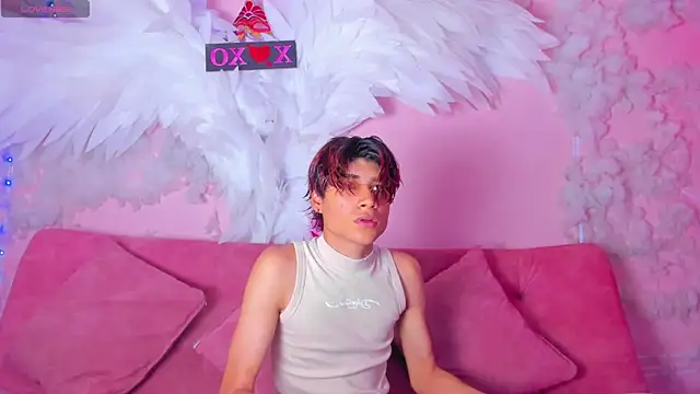 Leo Glow online show from 01-15-26, 01:47