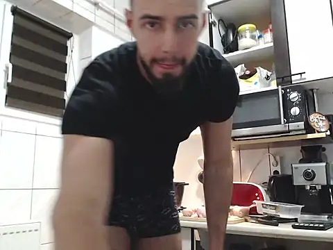 Snapshot of yourfavoritetallboy chatting on 11-17-25, 06:45 yourfavoritetallboy online show from 11-17-25, 06:45