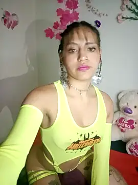 BellaChiquis  online show from 11-22-25, 05:17