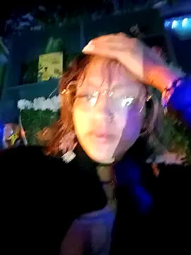 BellaChiquis  online show from 11-18-25, 03:32