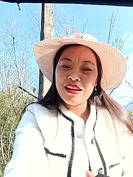 Snapshot of Alice-567 chatting on 02-14-26, 02:01 Alice-567 online show from 02-14-26, 02:01