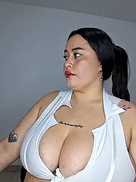 Snapshot of _Esteffy_ chatting on 10-31-25, 05:42  Esteffy  online show from 10-31-25, 05:42