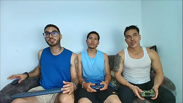 Snapshot of thebadboys05 chatting on 11-05-25, 04:48 thebadboys05 online show from 11-05-25, 04:48