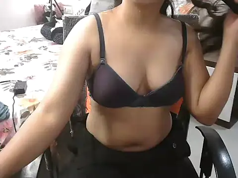 Snapshot of shakshi_89 chatting on 07-23-26, 08:33 shakshi 89 online show from 07-23-26, 08:33