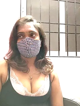 Snapshot of Queen-dhivya chatting on 02-06-26, 04:58 Queen-dhivya online show from 02-06-26, 04:58