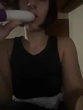 Snapshot of MissMichela chatting on 11-05-25, 04:43 MissMichela online show from 11-05-25, 04:43