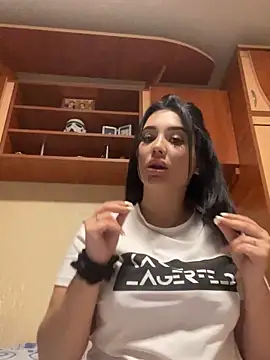 Snapshot of Bella_Ella1203 chatting on 11-09-25, 06:12 Bella Ella1203 online show from 11-09-25, 06:12