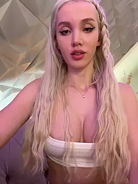 Snapshot of Lana-Grey chatting on 02-21-26, 11:40 Lana-Grey online show from 02-21-26, 11:40