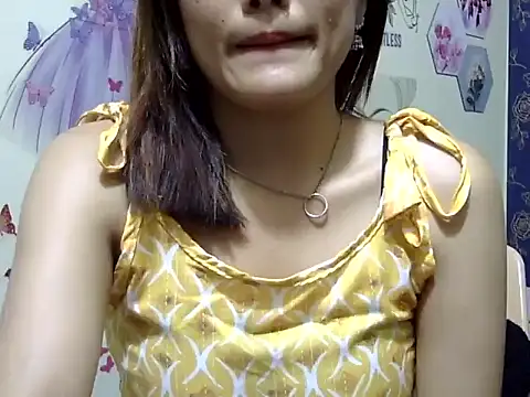 Snapshot of maira_33 chatting on 05-05-26, 01:14 maira 33 online show from 05-05-26, 01:14