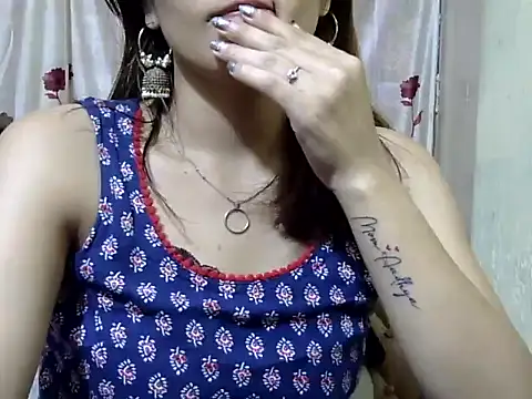 maira 33 online show from 11-22-25, 02:27