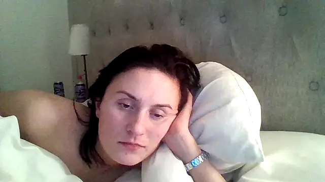 Snapshot of EmLovesxx chatting on 12-20-25, 06:05 EmLovesxx online show from 12-20-25, 06:05