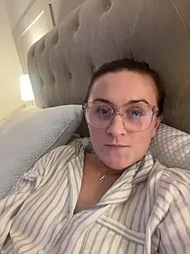 Snapshot of EmLovesxx chatting on 11-17-25, 09:30 EmLovesxx online show from 11-17-25, 09:30