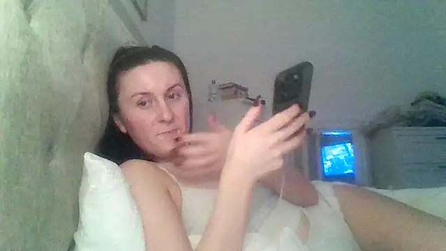 Snapshot of EmLovesxx chatting on 01-08-26, 09:54 EmLovesxx online show from 01-08-26, 09:54