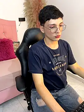 Snapshot of LiamHeat_ chatting on 11-06-25, 05:44 LiamHeat online show from 11-06-25, 05:44