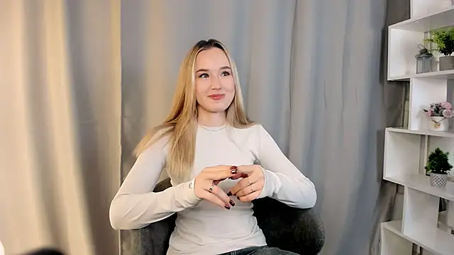 Snapshot of EveMcclearen chatting on 11-01-25, 07:13 EveMcclearen online show from 11-01-25, 07:13