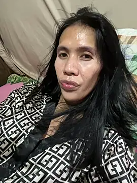 Snapshot of bellaUtops chatting on 05-16-26, 03:27 bellaUtops online show from 05-16-26, 03:27