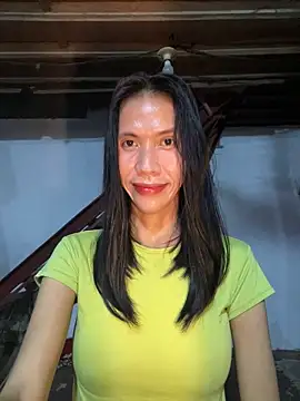 Snapshot of bellaUtops chatting on 05-23-26, 02:16 bellaUtops online show from 05-23-26, 02:16
