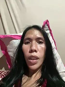 Snapshot of bellaUtops chatting on 05-17-26, 01:33 bellaUtops online show from 05-17-26, 01:33