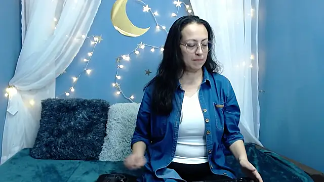 Lauryn Jones online show from 12-18-25, 04:55