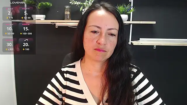 Snapshot of Lauryn_Jones chatting on 05-21-26, 03:20 Lauryn Jones online show from 05-21-26, 03:20