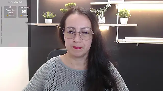 Snapshot of Lauryn_Jones chatting on 04-21-26, 04:57 Lauryn Jones online show from 04-21-26, 04:57